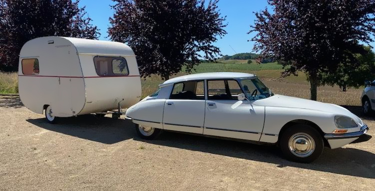 citroen ds avec sa caravane